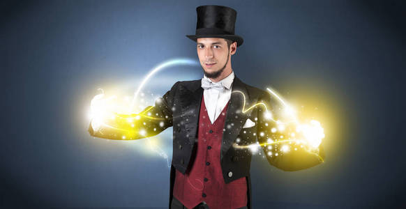 魔术师手持他的力量照片