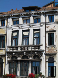 历史古典建筑的复古窗与细部图片
