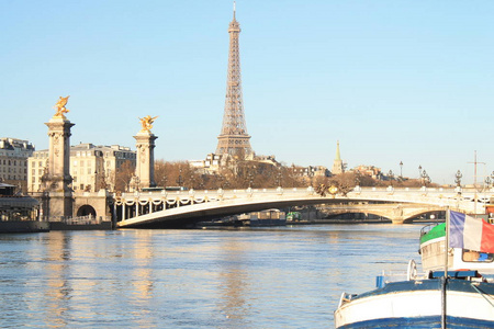 巴黎首都埃菲尔铁塔和法国人口最多的城市