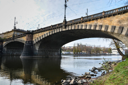 布拉格的莱吉亚桥伏尔塔瓦河
