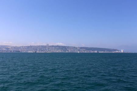 海法是以色列的一个海港，位于地中海沿岸卡梅尔山的山坡上