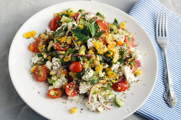 丰富多彩的蔬菜混合简单低卡路里沙拉