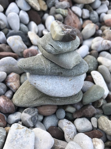 五颜六色的卵石石头图片