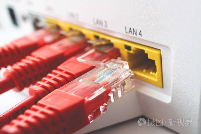禁用互联网路由器端口。断开连接器与连接器的连接