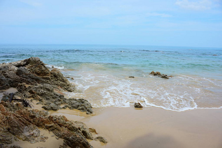 沙滩，沙滩，白色的海洋，海岛，天空，风景，蓝色的水，美丽的大自然，热带的夏波，岩石，海岸，度假，海岸，旅游，背景，阳光，天堂，冲