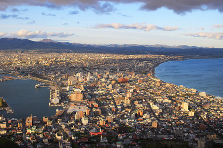 来自MT的超级城市景观视图。 日本北海道豪杰