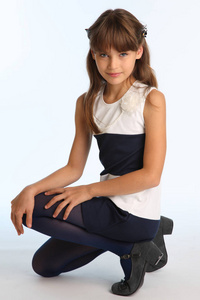 坐在膝盖上图片