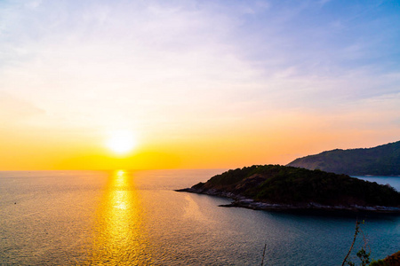 美丽的黄昏日落天空与海和海