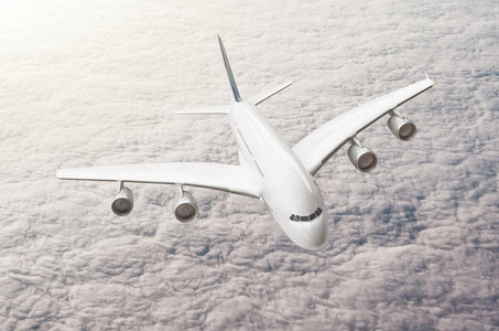 乘客巨大的班轮飞机上的乌云覆盖上空的苍蝇