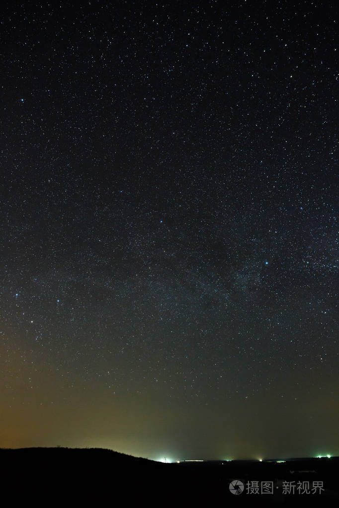 明亮的星星在夜空中是银河系的一部分t视图