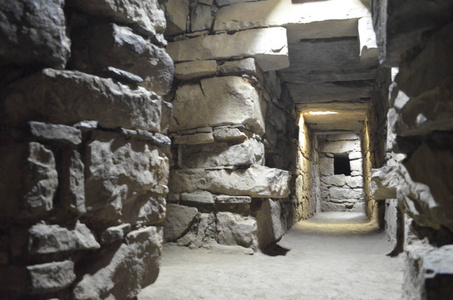 秘鲁安卡什省ChavindeHuantar主庙内的地下隧道