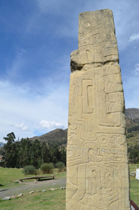 一个雕刻的石方尖碑在查文德汉塔考古遗址安卡什秘鲁