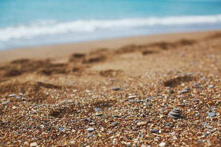 海洋边美丽的海滩细节鹅卵石和沙子