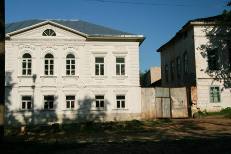 卡利亚津市俄罗斯特维尔地区。 Kalyazinsky三位一体修道院成立于1434年。 卡利亚津一个小商人城镇，由于水电站的建设，