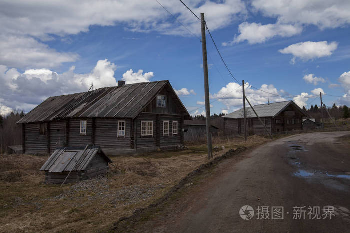 俄罗斯村庄的旧木屋