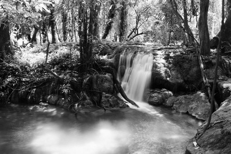 泰国热带雨林瀑布泰国Karnchanaburi省的瀑布