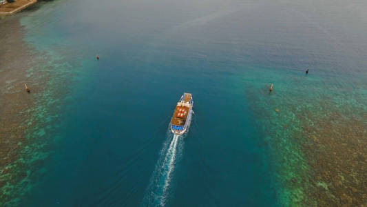 客运渡船的鸟瞰图。菲律宾
