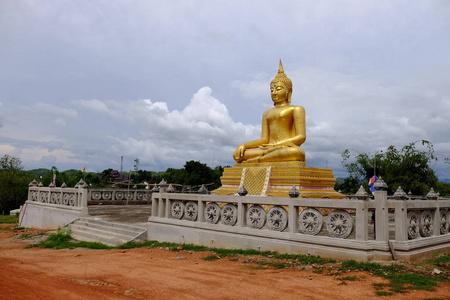 Sangklaburi，泰国Kanchanaburi。金佛