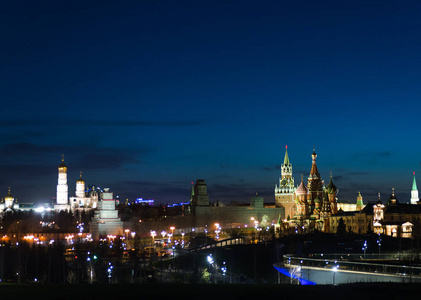 俄罗斯。莫斯科。莫斯科克里姆林宫在晚上的看法