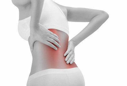 女人摆出完美的健康体型，按摩她的背部在疼痛区黑白颜色与红色突出孤立在白色背景。