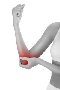女性手握着美丽健康的手臂，按摩她的肘部在疼痛区黑白颜色，红色突出孤立在白色背景上。