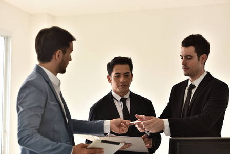 握手的工作团队商业合作. 伙伴关系和合作的可靠性概念. 生意. 不错.