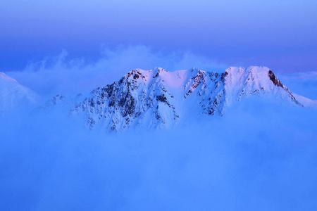 欧洲法加拉斯山脉冬季景观