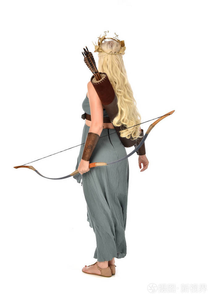 站在白色背景上的姿势.