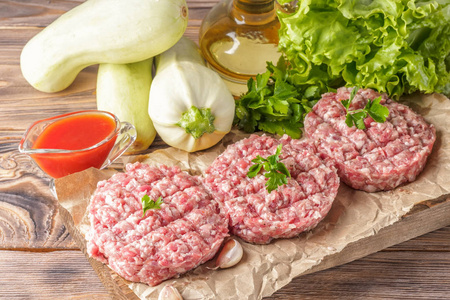 用于烹饪烧烤,牛排,肉串,香肠,油炸食品,蔬菜,樱桃,西红柿,生菜,欧芹