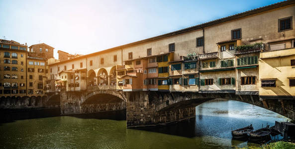 意大利的弗洛伦斯庞特维乔桥和城市天际线。 佛罗伦萨是意大利中部托斯卡纳地区的首都。 佛罗伦萨是意大利中世纪贸易的中心和过去时