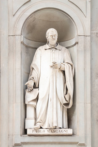 保罗马斯卡尼雕像，在乌菲齐画廊的正面。意大利托斯卡纳，佛罗伦萨