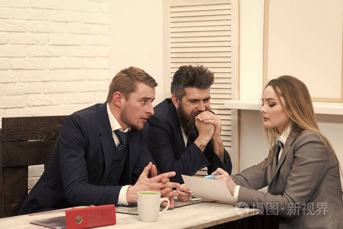 商务合作伙伴, 商人在会议, 办公室背景.