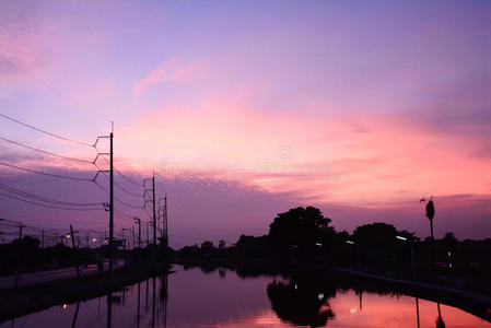 运河上的日落