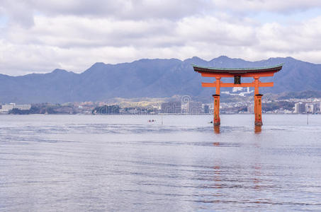 日本宫岛的一个大都灵门