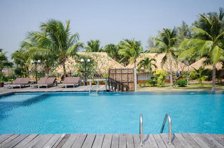 热带风格度假村游泳池