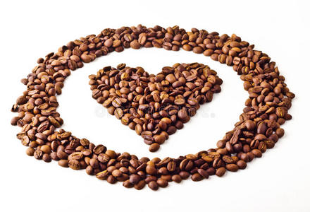 从咖啡豆上看到一圈心