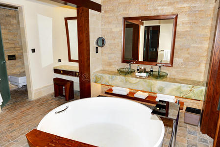 现代豪华酒店浴室