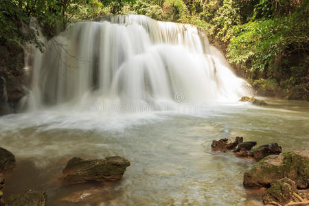 坠落 瀑布 流动的 喷雾 泰国 风景 美丽的 自然 美女
