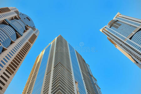 现代摩天大楼的俯视图。商业区