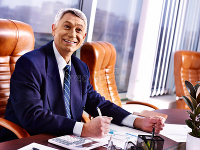 知名老板办公室商人在办公室当老板.照片