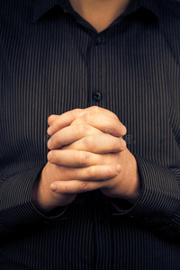 双手合十手势图片