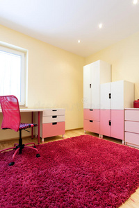漂亮的粉红色女孩房间