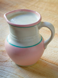 陶罐牛奶