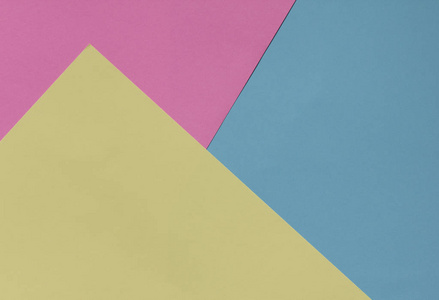 创意几何纸背景。 粉红色蓝色黄色彩色。 抽象。 模板。 上面的风景。