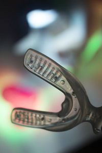 托架牙科对齐器电动正畸矫直机加速器装置。
