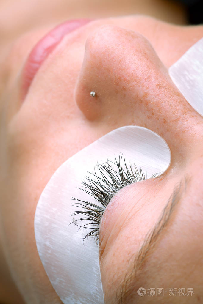 睫毛延伸手术女人眼长睫毛