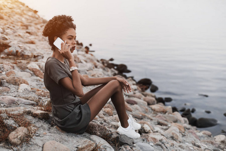  young AfricanAmerican female is phoning her family via the sma