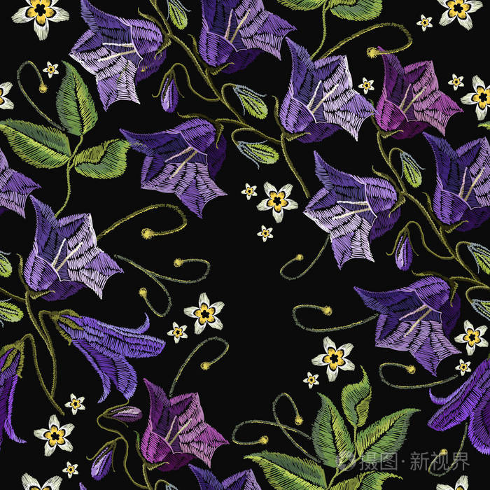刺绣紫罗兰花铃无缝图案. 服装设计的时尚模板.