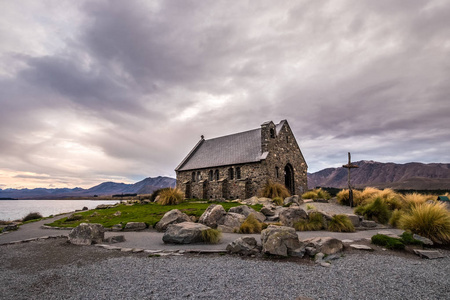 位于新西兰南岛提卡波湖畔的好牧羊人教堂