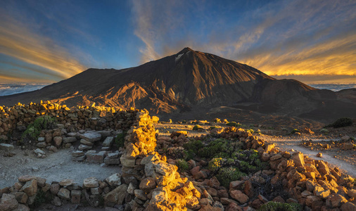 蓝天山景